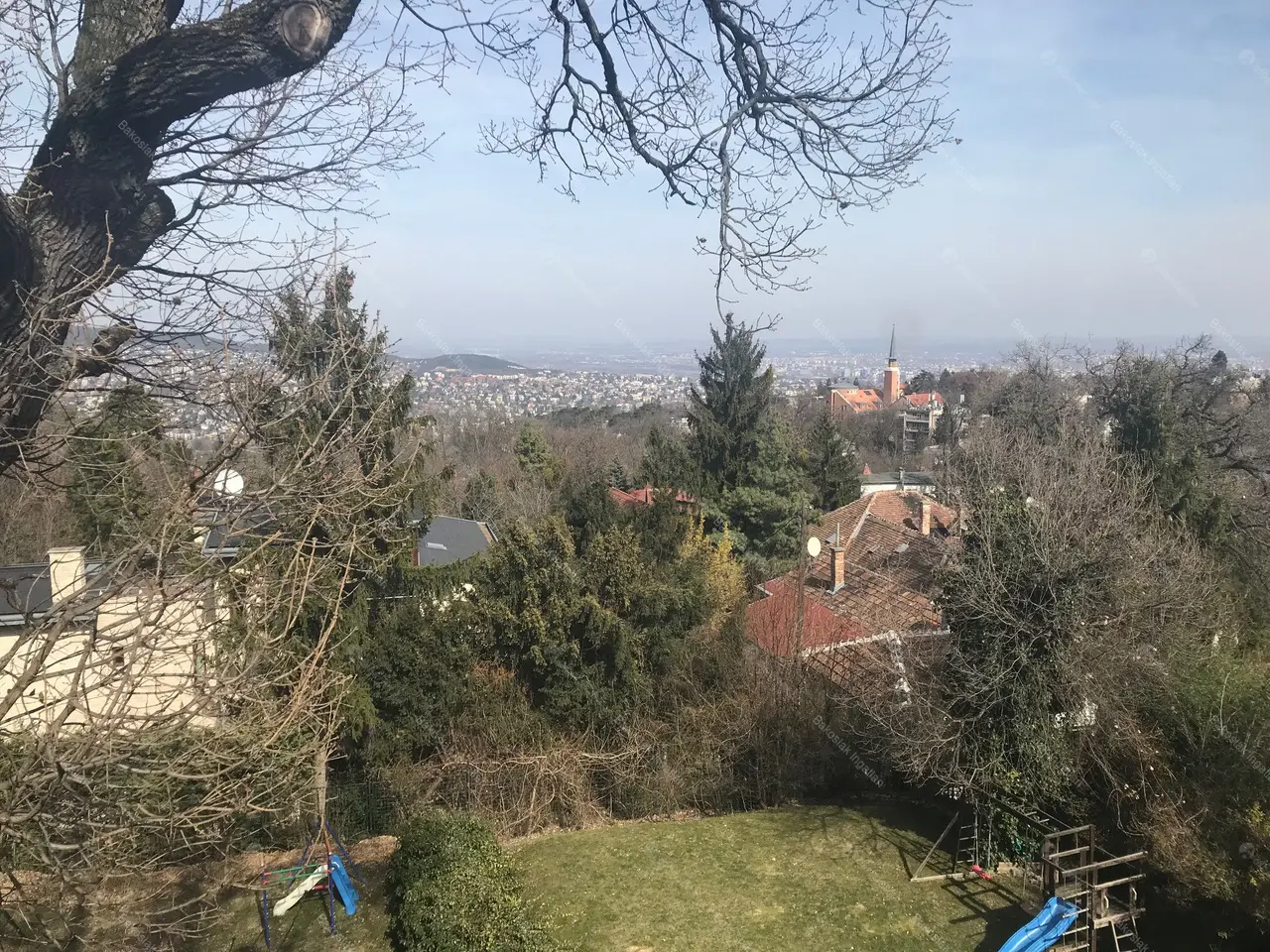 Kiadó albérlet 910000 Ft/hó áron: Budapest, XII. kerület  Eötvös út. Mérete: 220 nm, 5 szobás | Alberlet.hu - 4618325