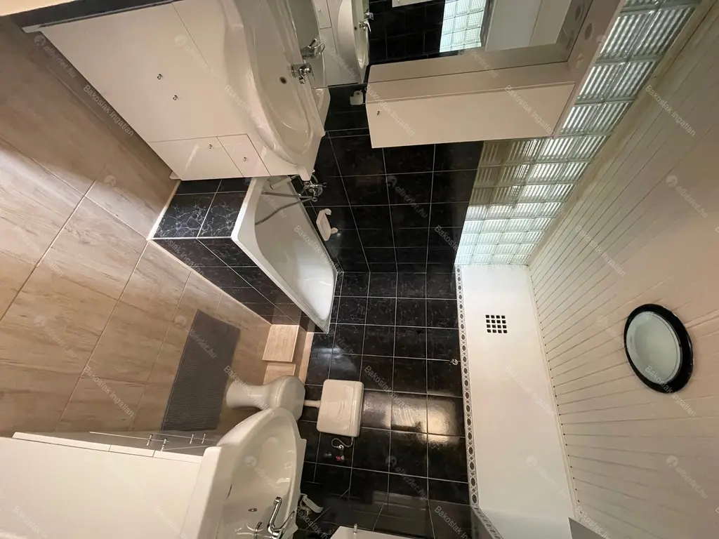 Kiadó albérlet 910000 Ft/hó áron: Budapest, XII. kerület  Eötvös út. Mérete: 220 nm, 5 szobás | Alberlet.hu - 5434117