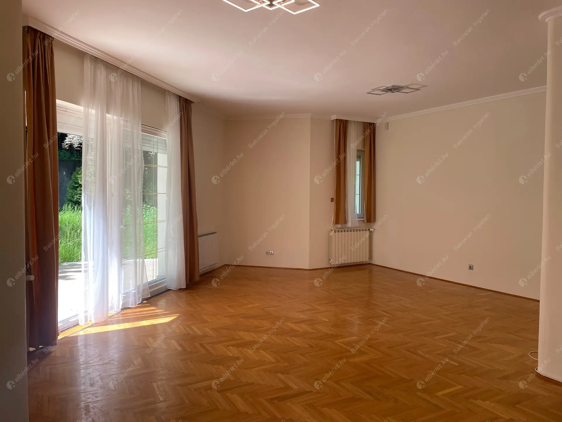 Kiadó albérlet 1126000 Ft/hó áron: Budapest, XII. kerület  Galgóczy utca. Mérete: 300 nm, 7 szobás | Alberlet.hu - 6460140