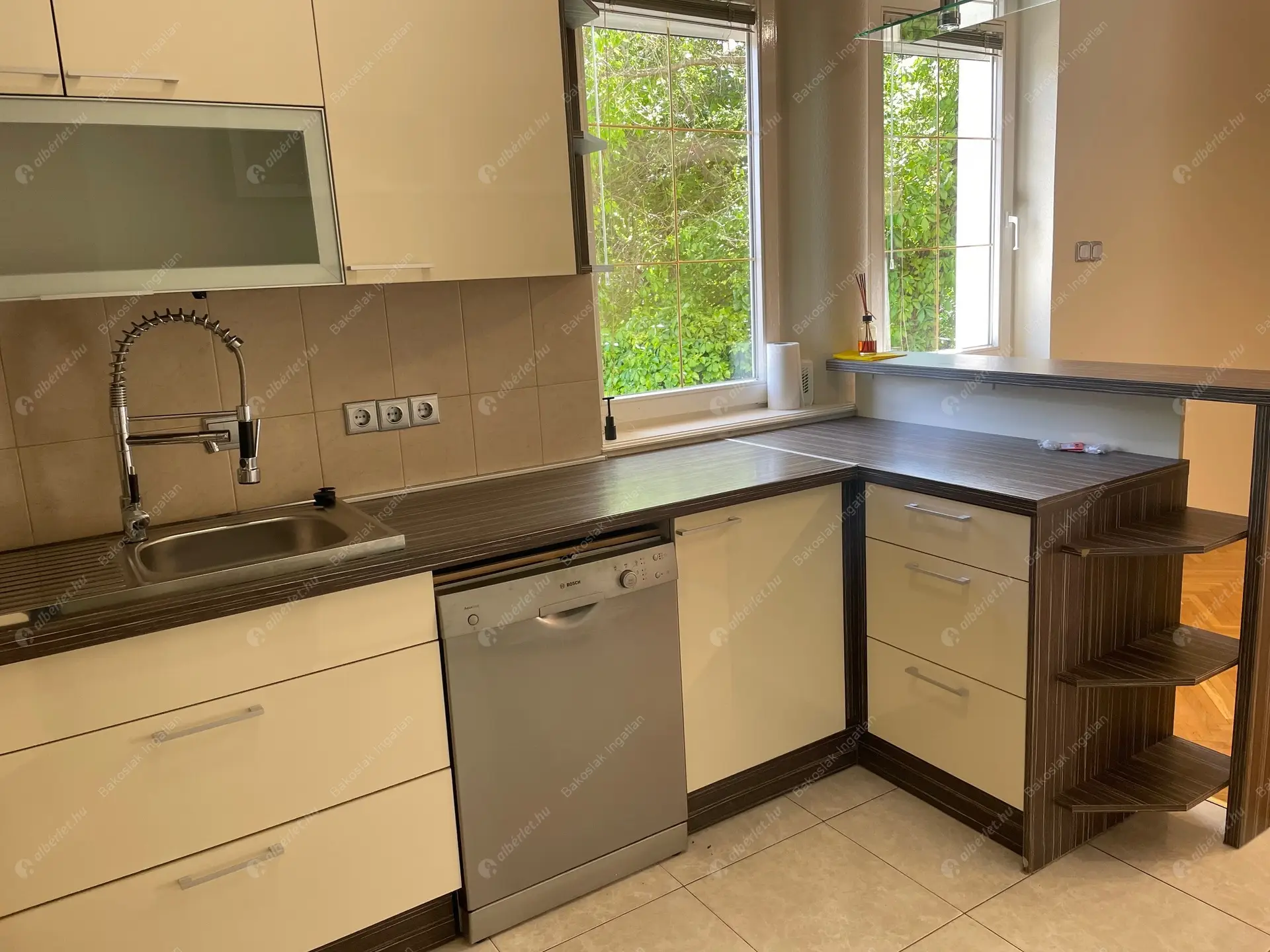 Kiadó albérlet 1126000 Ft/hó áron: Budapest, XII. kerület  Galgóczy utca. Mérete: 300 nm, 7 szobás | Alberlet.hu - 6460141