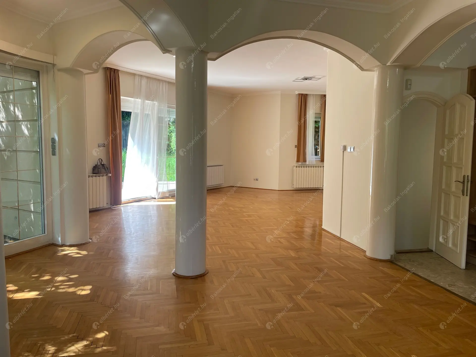 Kiadó albérlet 1126000 Ft/hó áron: Budapest, XII. kerület  Galgóczy utca. Mérete: 300 nm, 7 szobás | Alberlet.hu - 6460144