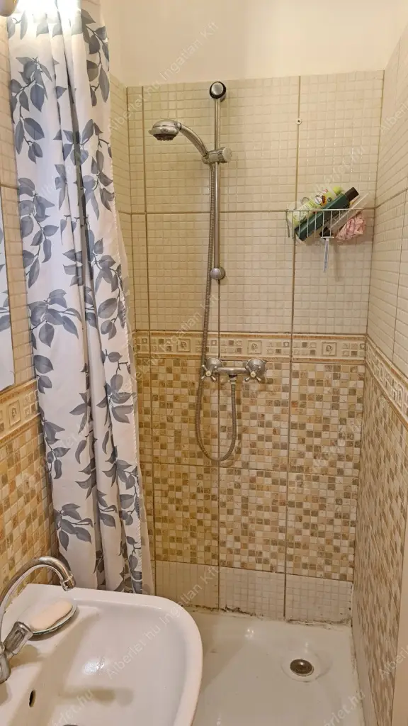 Kiadó albérlet 180000 Ft/hó áron: Budapest, XII. kerület  Greguss utca. Mérete: 34 nm, 1 szobás | Alberlet.hu - 6570204