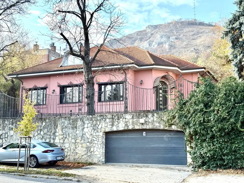 Kiadó albérlet 2738000 Ft/hó áron: Budapest, XII. kerület  Hegyalja út. Mérete: 491 nm, 11 szobás | Alberlet.hu - 6596622