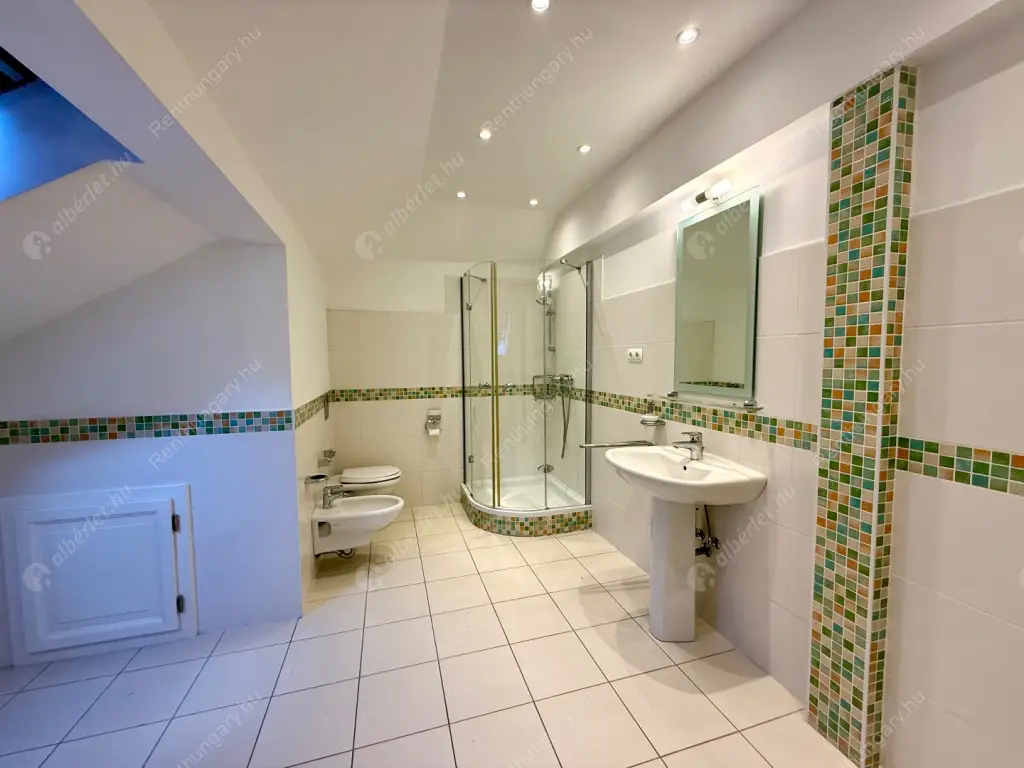 Kiadó albérlet 2664000 Ft/hó áron: Budapest, XII. kerület  Hegyalja út. Mérete: 491 nm, 11 szobás | Alberlet.hu - 6626515