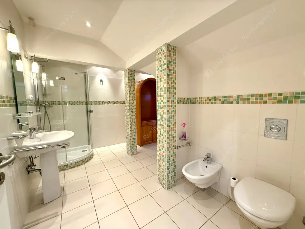 Kiadó albérlet 2664000 Ft/hó áron: Budapest, XII. kerület  Hegyalja út. Mérete: 491 nm, 11 szobás | Alberlet.hu - 6626518