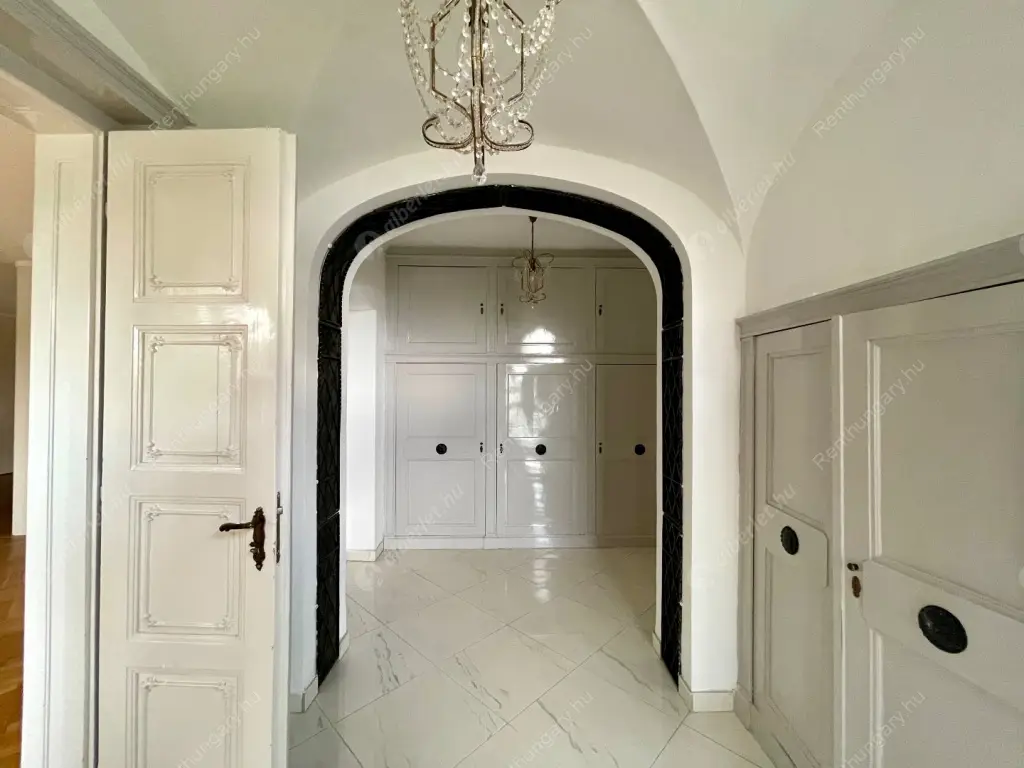Kiadó albérlet 2664000 Ft/hó áron: Budapest, XII. kerület  Hegyalja út. Mérete: 491 nm, 11 szobás | Alberlet.hu - 6626523