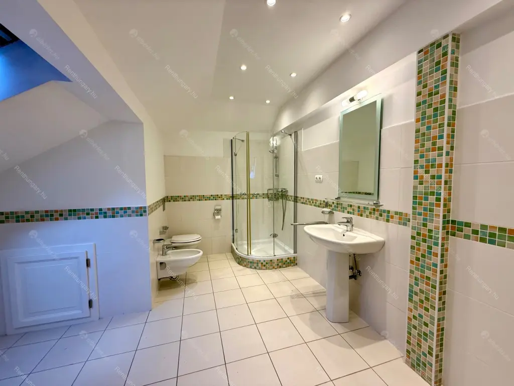 Kiadó albérlet 2511000 Ft/hó áron: Budapest, XII. kerület  Hegyalja út. Mérete: 491 nm, 11 szobás | Alberlet.hu - 6665914