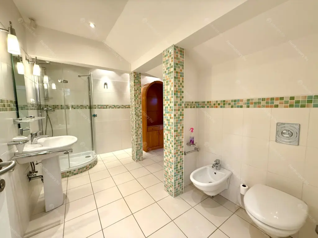 Kiadó albérlet 2511000 Ft/hó áron: Budapest, XII. kerület  Hegyalja út. Mérete: 491 nm, 11 szobás | Alberlet.hu - 6665917