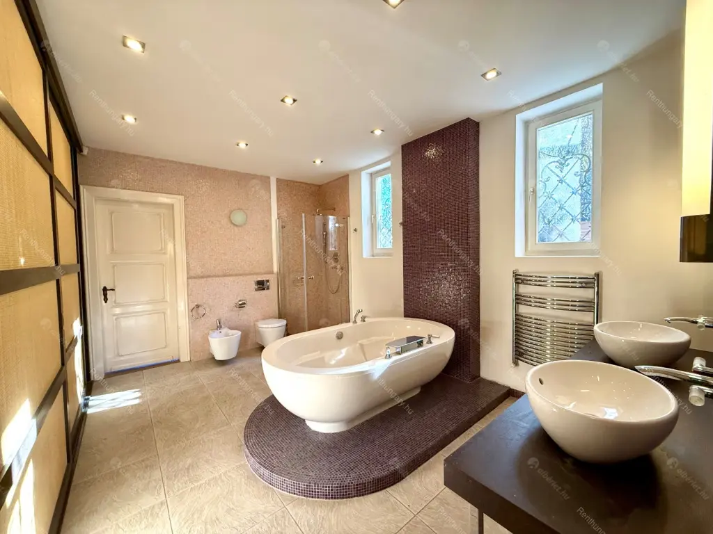 Kiadó albérlet 2752000 Ft/hó áron: Budapest, XII. kerület  Hegyalja út. Mérete: 491 nm, 11 szobás | Alberlet.hu - 6701666