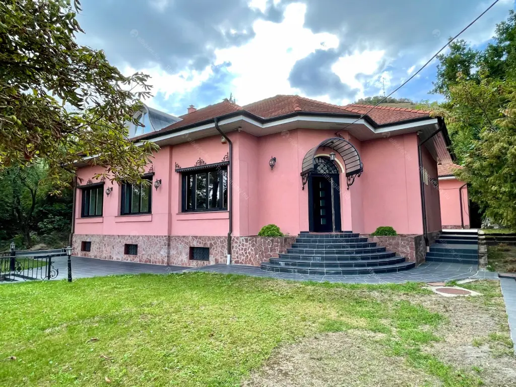 Kiadó albérlet 2752000 Ft/hó áron: Budapest, XII. kerület  Hegyalja út. Mérete: 491 nm, 11 szobás | Alberlet.hu - 6701684