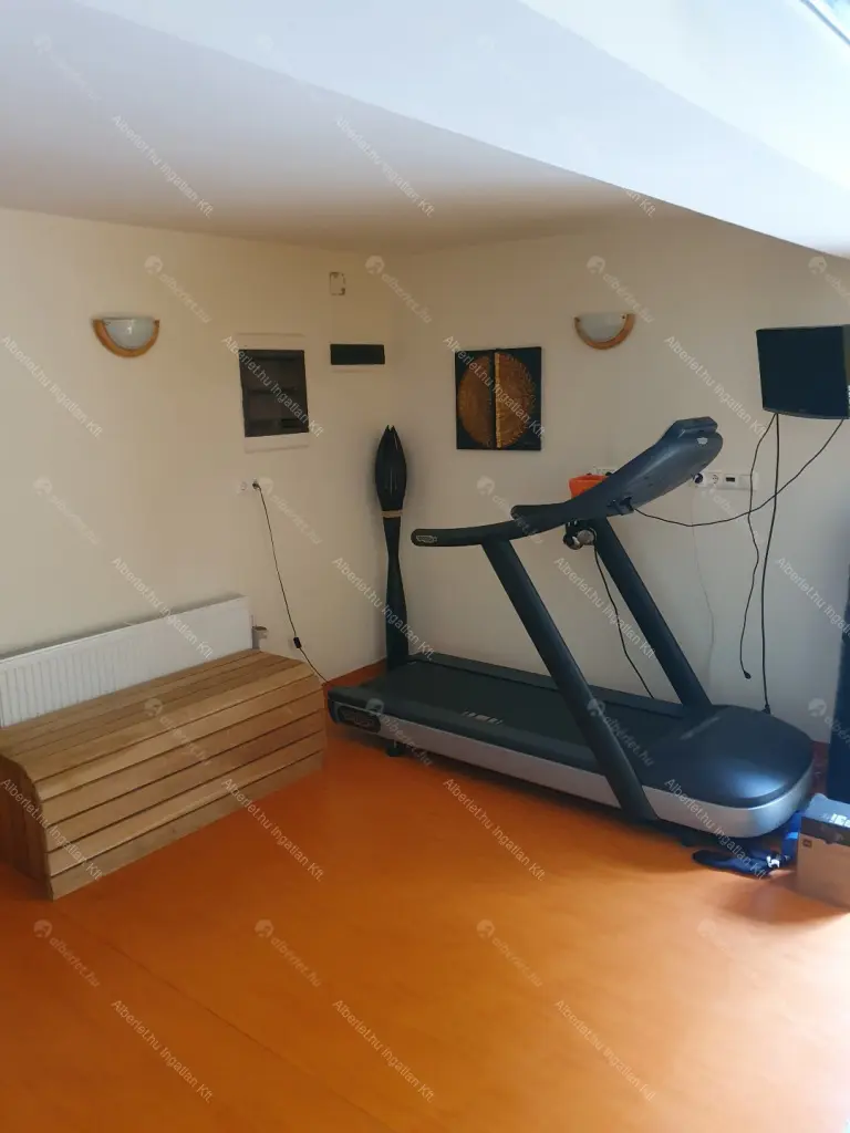 Kiadó albérlet 2200000 Ft/hó áron: Budapest, XII. kerület  Mártonvölgy utca. Mérete: 420 nm, 8 szobás | Alberlet.hu - 6634156