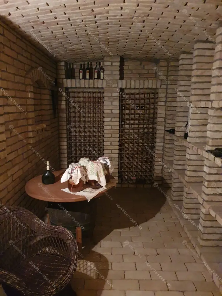 Kiadó albérlet 2200000 Ft/hó áron: Budapest, XII. kerület  Mártonvölgy utca. Mérete: 420 nm, 8 szobás | Alberlet.hu - 6634164