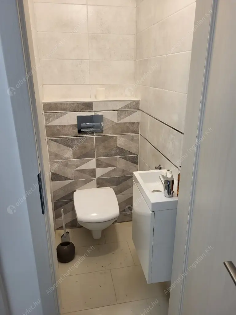 Kiadó albérlet 420000 Ft/hó áron: Budapest, XII. kerület  Orbánhegyi út. Mérete: 68 nm, 2 szobás | Alberlet.hu - 6624186