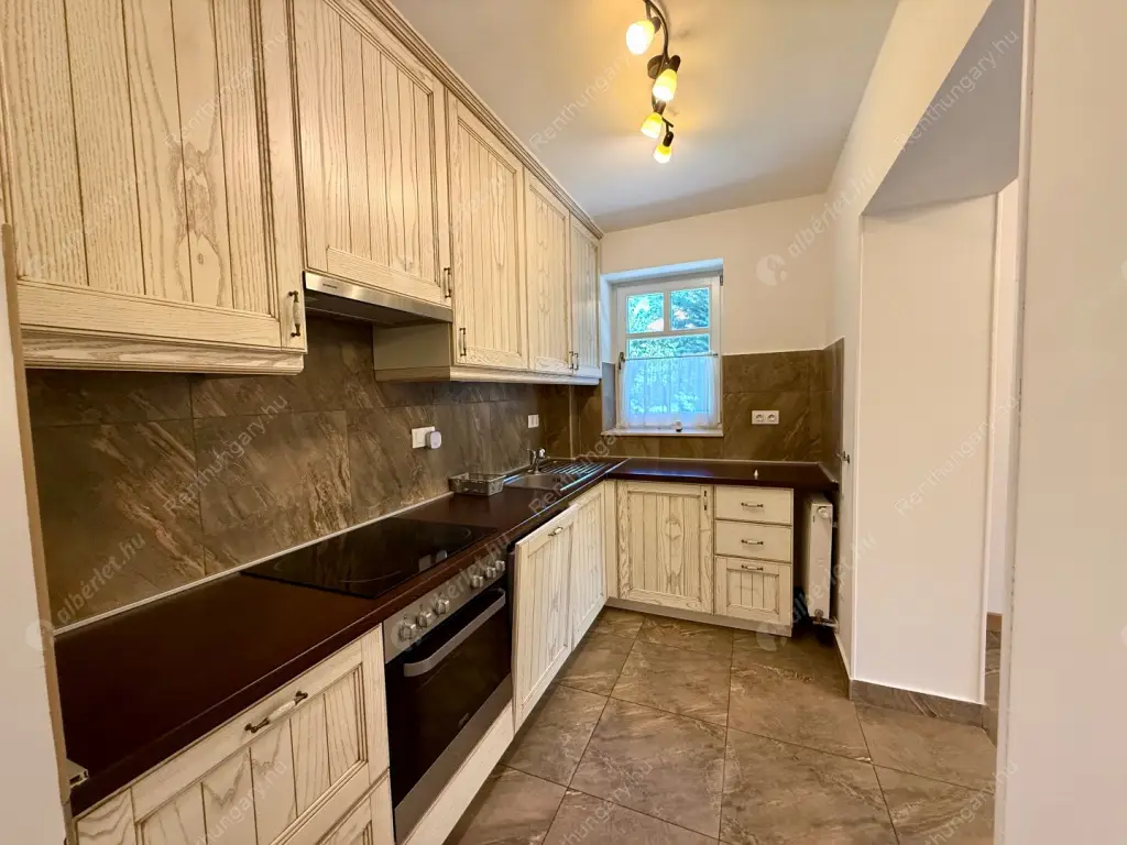 Kiadó albérlet 600000 Ft/hó áron: Budapest, XII. kerület  Szanatórium utca. Mérete: 152 nm, 5 szobás | Alberlet.hu - 6535239