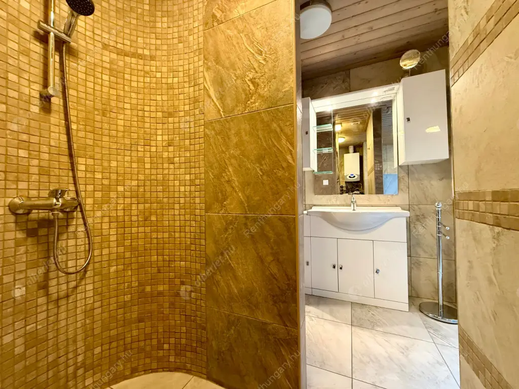 Kiadó albérlet 600000 Ft/hó áron: Budapest, XII. kerület  Szanatórium utca. Mérete: 152 nm, 5 szobás | Alberlet.hu - 6535253