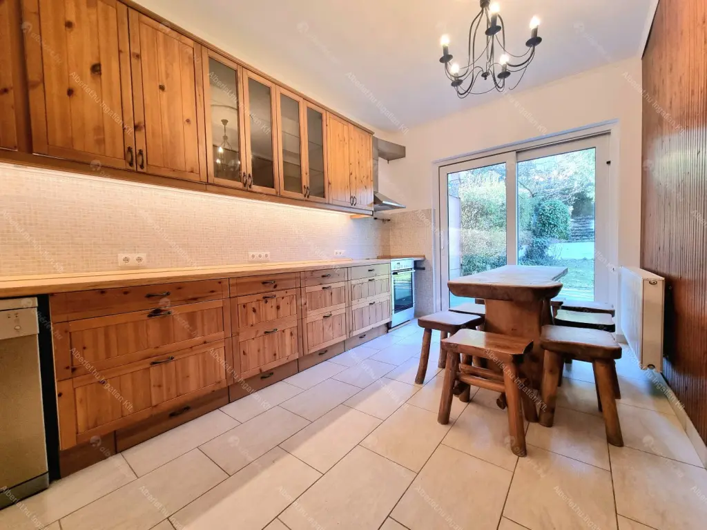 Kiadó albérlet 950000 Ft/hó áron: Budapest, XII. kerület  Városkúti út. Mérete: 240 nm, 5 szobás | Alberlet.hu - 6669911