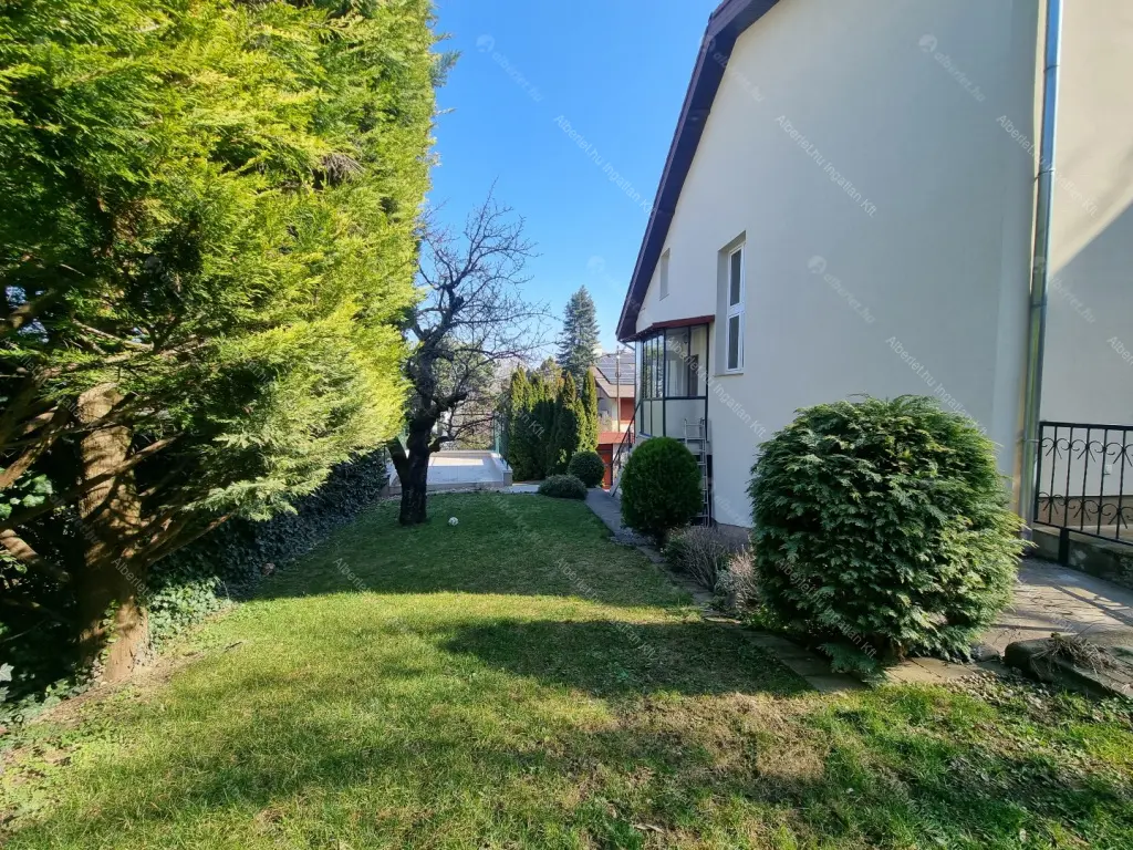 Kiadó albérlet 950000 Ft/hó áron: Budapest, XII. kerület  Városkúti út. Mérete: 240 nm, 5 szobás | Alberlet.hu - 6669916