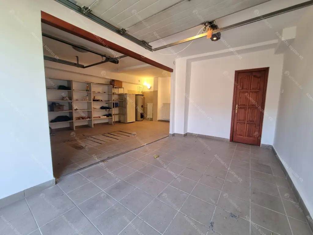 Kiadó albérlet 950000 Ft/hó áron: Budapest, XII. kerület  Városkúti út. Mérete: 240 nm, 5 szobás | Alberlet.hu - 6669935