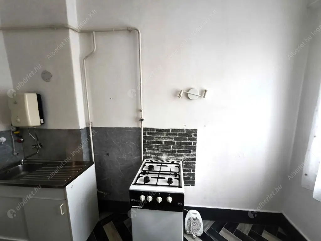 Kiadó albérlet 195000 Ft/hó áron: Budapest, XIII. kerület  Csata utca. Mérete: 40 nm, 1 szobás | Alberlet.hu - 6633054