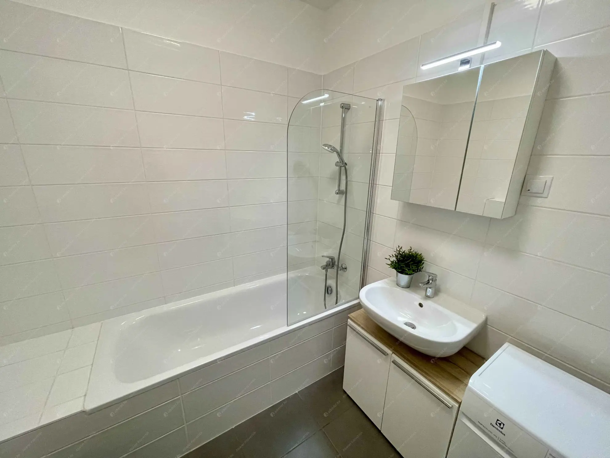 Kiadó albérlet 250000 Ft/hó áron: Budapest, XIII. kerület  Csavargyár utca. Mérete: 37 nm, 1 szobás | Alberlet.hu - 6595755