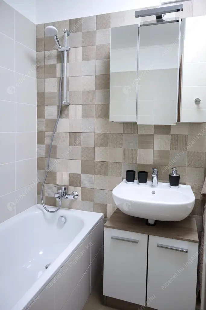 Kiadó albérlet 300000 Ft/hó áron: Budapest, XIII. kerület  Csavargyár utca. Mérete: 42 nm, 2 szobás | Alberlet.hu - 6599926