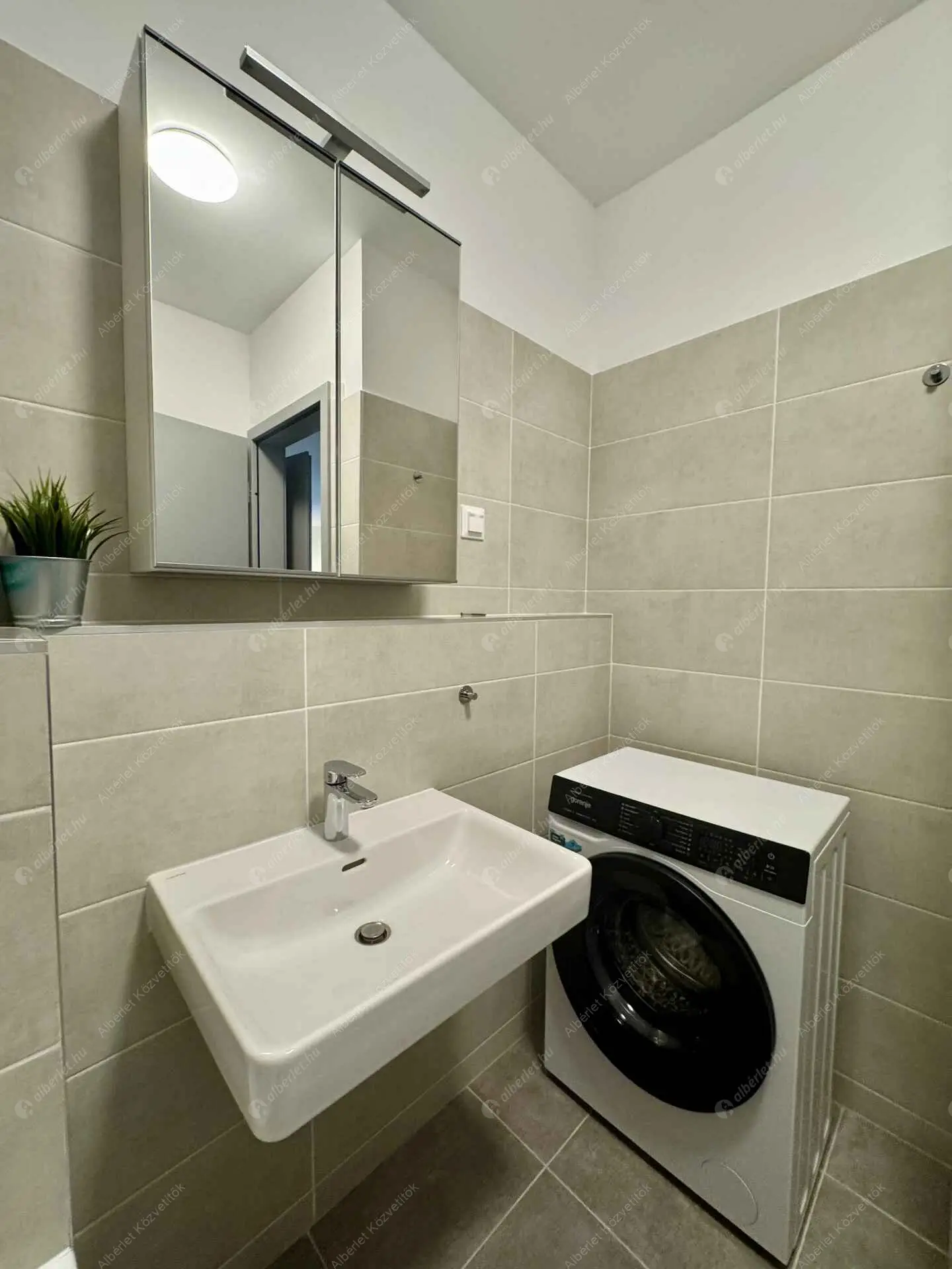 Kiadó albérlet 290000 Ft/hó áron: Budapest, XIII. kerület  Cserhalom utca. Mérete: 44 nm, 2 szobás | Alberlet.hu - 6543869