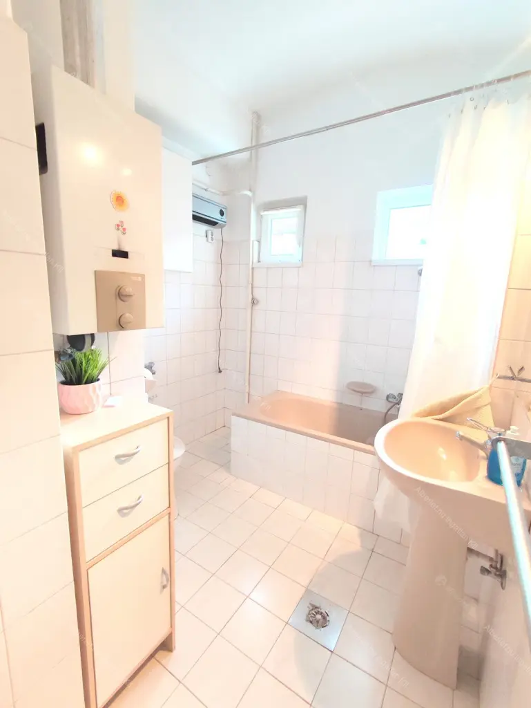 Kiadó albérlet 210000 Ft/hó áron: Budapest, XIII. kerület  Fiastyúk utca. Mérete: 40 nm, 1 szobás | Alberlet.hu - 6694561