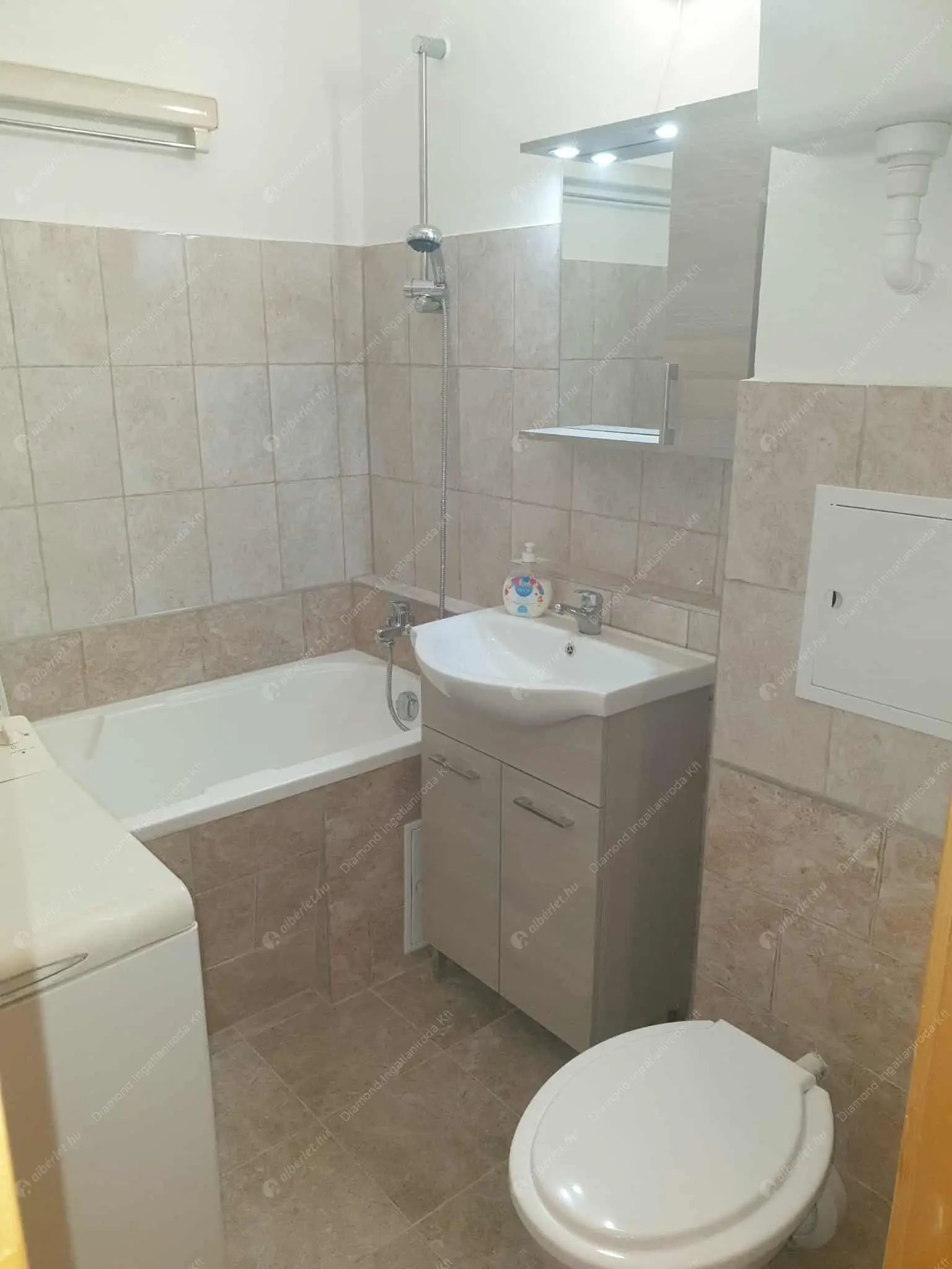 Kiadó albérlet 185000 Ft/hó áron: Budapest, XIII. kerület  Futár utca. Mérete: 30 nm, 1 szobás | Alberlet.hu - 6549223