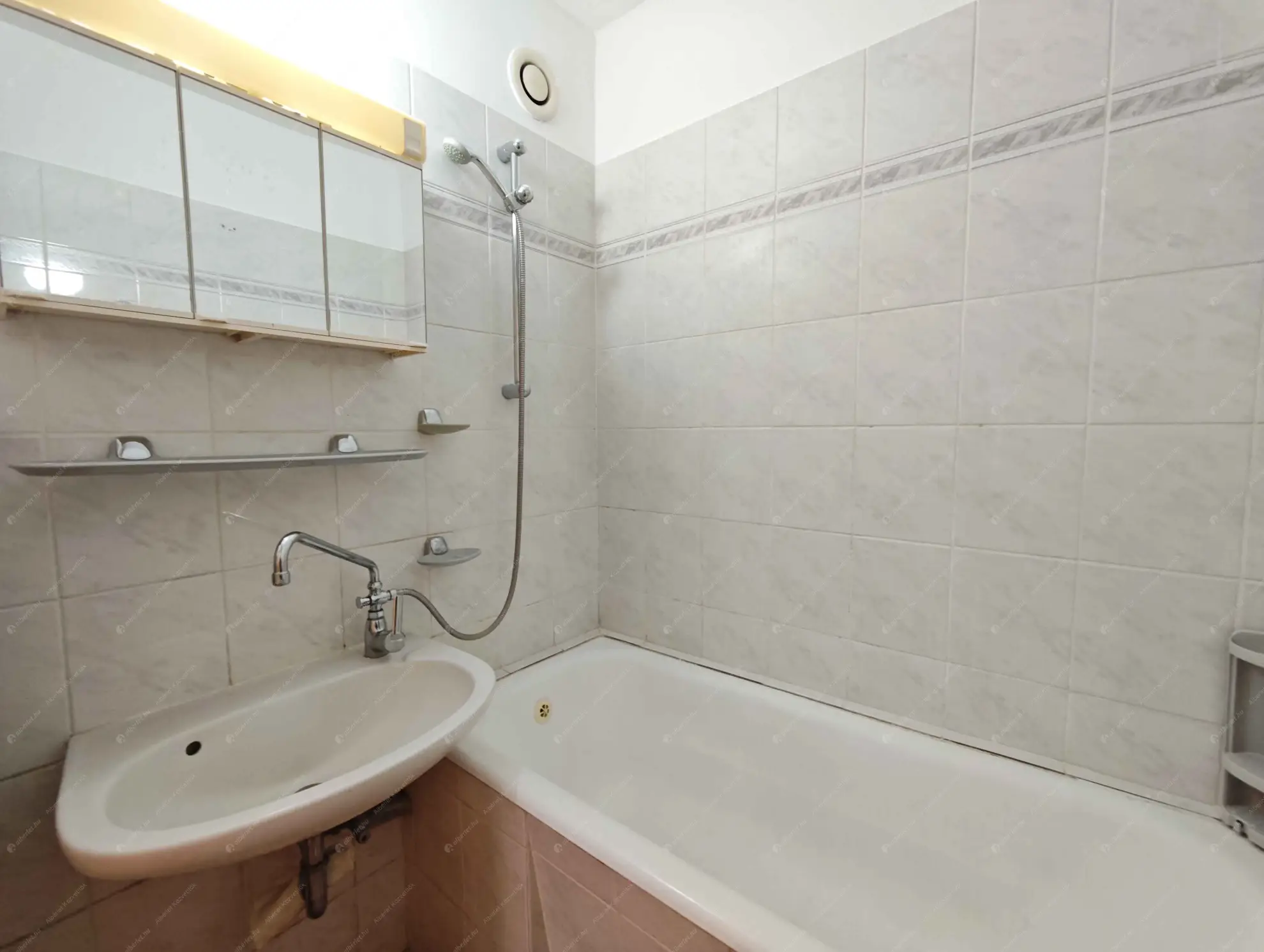 Kiadó albérlet 240000 Ft/hó áron: Budapest, XIII. kerület  Gogol utca. Mérete: 75 nm, 2 szobás | Alberlet.hu - 6596199