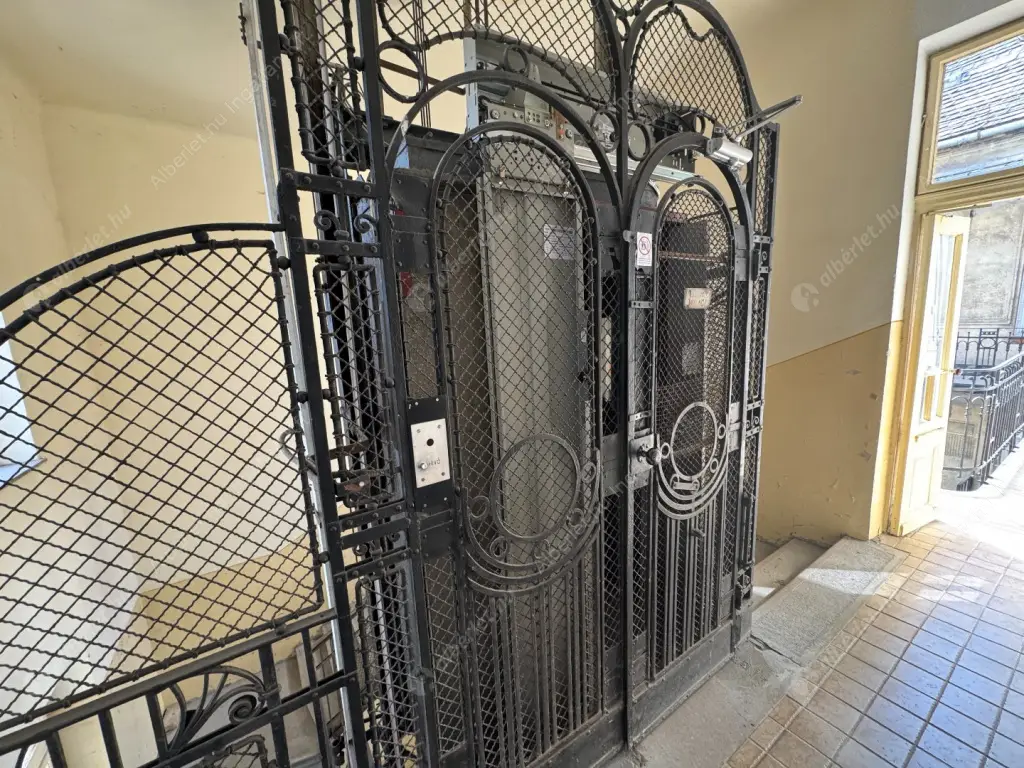 Kiadó albérlet 444000 Ft/hó áron: Budapest, XIII. kerület  Hegedűs Gyula utca. Mérete: 95 nm, 3 szobás | Alberlet.hu - 6561006