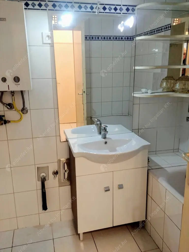 Kiadó albérlet 180000 Ft/hó áron: Budapest, XIII. kerület  Jász utca. Mérete: 45 nm, 1 szobás | Alberlet.hu - 6579568