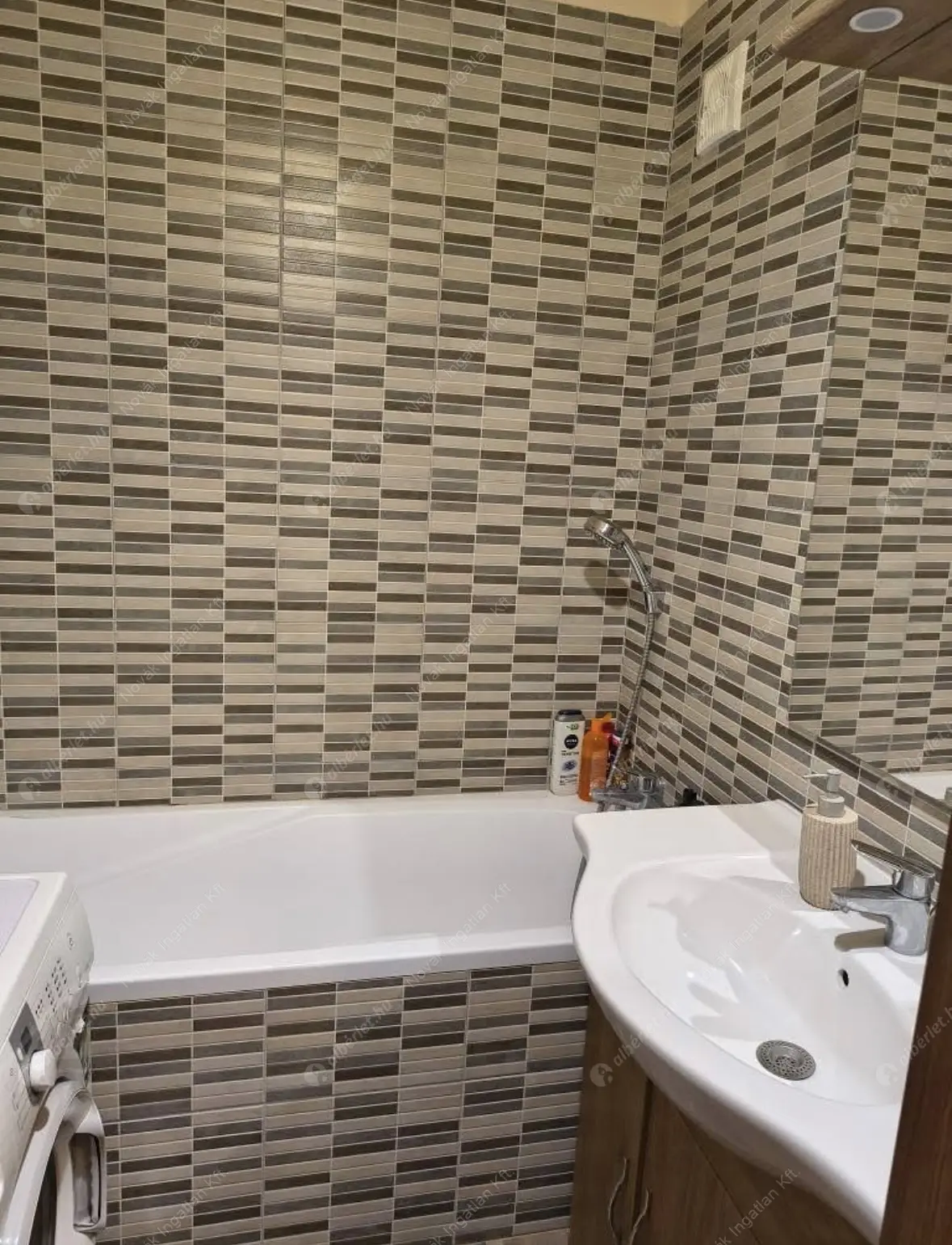 Kiadó albérlet 280000 Ft/hó áron: Budapest, XIII. kerület  Jéggyár utca. Mérete: 53 nm, 1 szobás | Alberlet.hu - 6612263