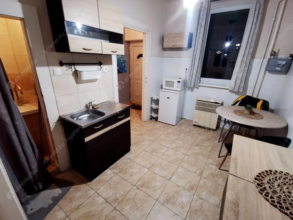 Kiadó albérlet 180000 Ft/hó áron: Budapest, XIII. kerület  Kárpát utca. Mérete: 35 nm, 1 szobás | Alberlet.hu - 6579743