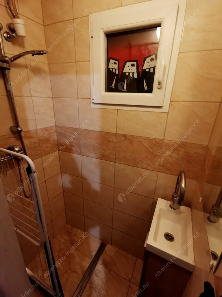 Kiadó albérlet 180000 Ft/hó áron: Budapest, XIII. kerület  Kárpát utca. Mérete: 35 nm, 1 szobás | Alberlet.hu - 6579744