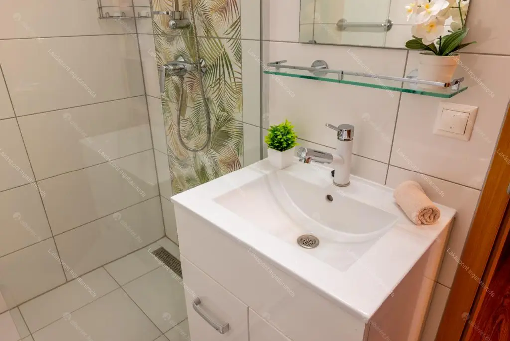 Kiadó albérlet 280000 Ft/hó áron: Budapest, XIII. kerület  Kárpát utca. Mérete: 45 nm, 1 szobás | Alberlet.hu - 6657820