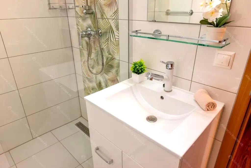 Kiadó albérlet 280000 Ft/hó áron: Budapest, XIII. kerület  Kárpát utca. Mérete: 45 nm, 2 szobás | Alberlet.hu - 6663452