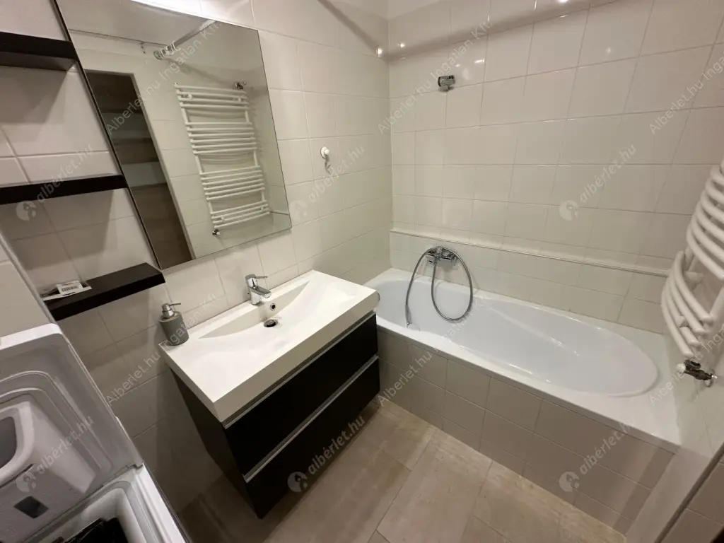 Kiadó albérlet 350000 Ft/hó áron: Budapest, XIII. kerület  Kárpát utca. Mérete: 68 nm, 3 szobás | Alberlet.hu - 6603568