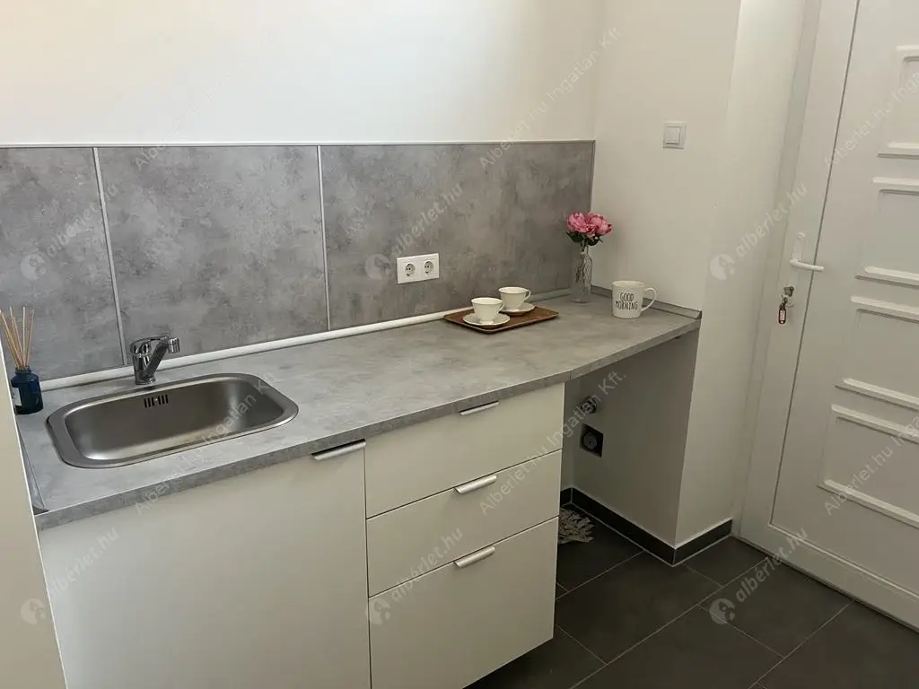 Kiadó albérlet 190000 Ft/hó áron: Budapest, XIII. kerület  Kassák Lajos utca. Mérete: 27 nm, 1 szobás | Alberlet.hu - 6515850