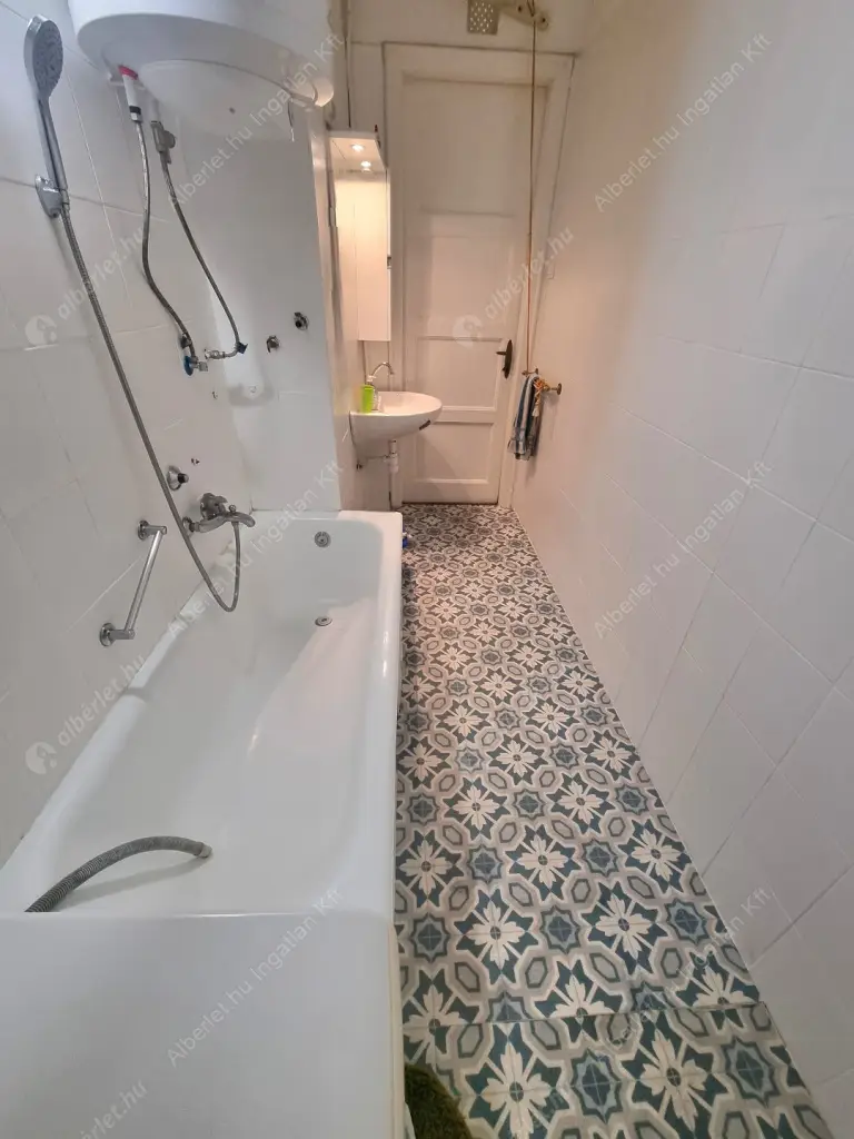 Kiadó albérlet 229000 Ft/hó áron: Budapest, XIII. kerület  Katona József utca. Mérete: 65 nm, 2 szobás | Alberlet.hu - 6616744