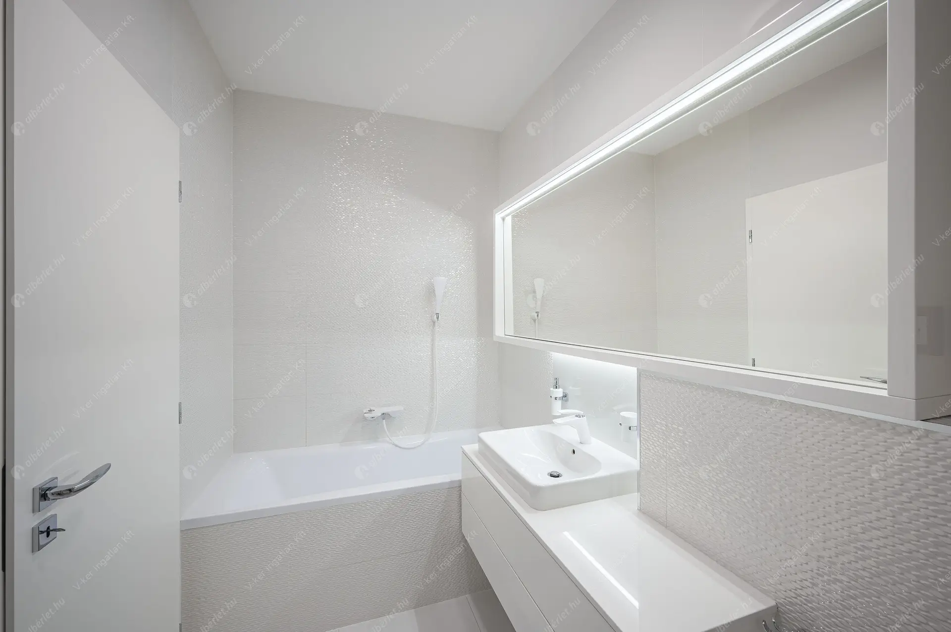 Kiadó albérlet 3418000 Ft/hó áron: Budapest, XIII. kerület  Marina sétány. Mérete: 220 nm, 4 szobás | Alberlet.hu - 5785420