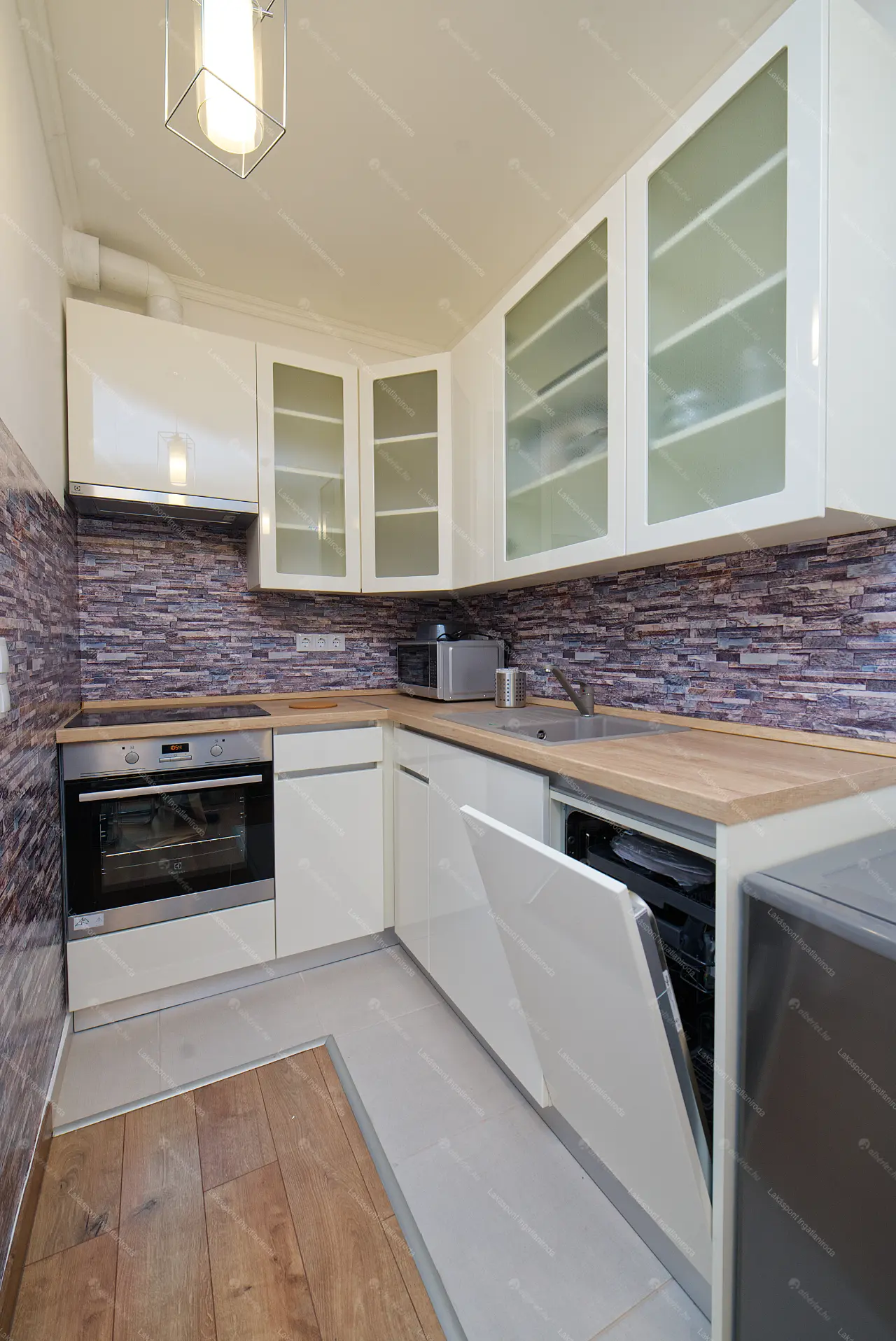 Kiadó albérlet 280000 Ft/hó áron: Budapest, XIII. kerület  Mura utca. Mérete: 40 nm, 2 szobás | Alberlet.hu - 6657448