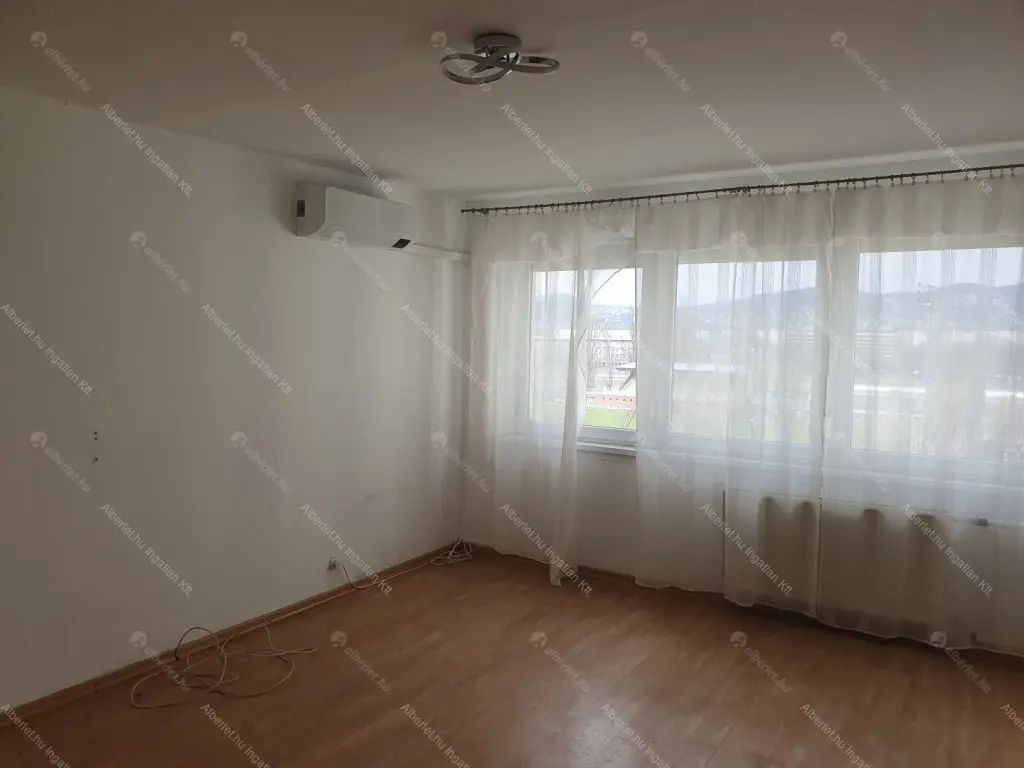 Kiadó albérlet 220000 Ft/hó áron: Budapest, XIII. kerület  Népfürdő utca. Mérete: 36 nm, 1 szobás | Alberlet.hu - 6684496