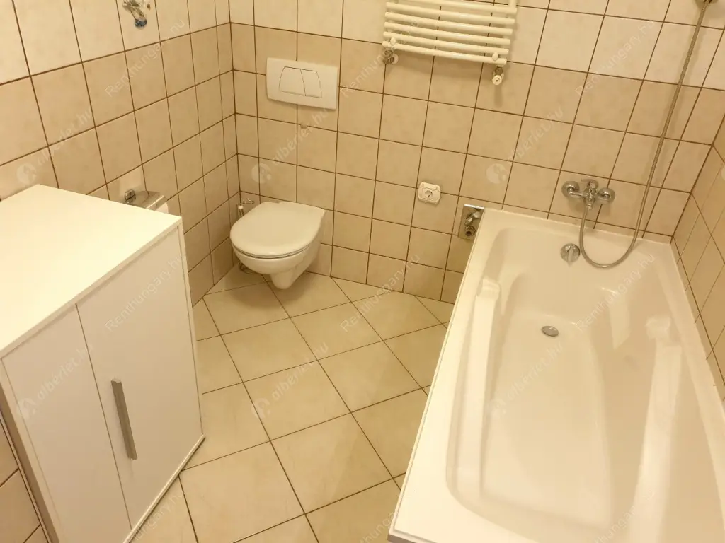 Kiadó albérlet 470000 Ft/hó áron: Budapest, XIII. kerület  Népfürdő utca. Mérete: 81 nm, 3 szobás | Alberlet.hu - 6285650