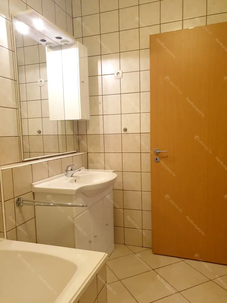 Kiadó albérlet 460000 Ft/hó áron: Budapest, XIII. kerület  Népfürdő utca. Mérete: 81 nm, 3 szobás | Alberlet.hu - 6678587