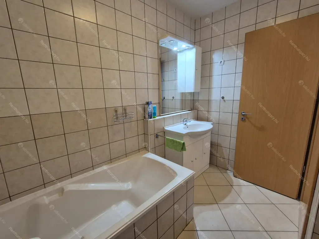 Kiadó albérlet 460000 Ft/hó áron: Budapest, XIII. kerület  Népfürdő utca. Mérete: 81 nm, 3 szobás | Alberlet.hu - 6691986