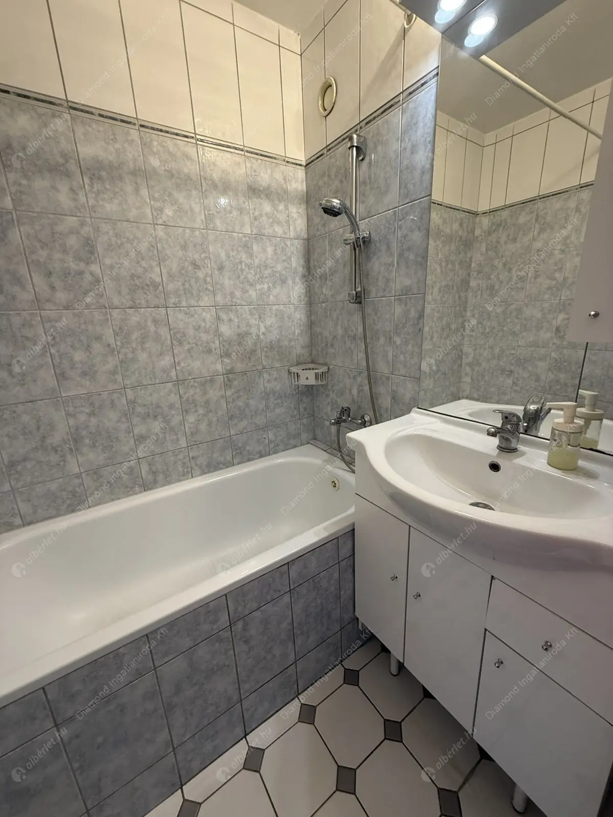 Kiadó albérlet 419000 Ft/hó áron: Budapest, XIII. kerület  Népfürdő utca. Mérete: 81 nm, 3 szobás | Alberlet.hu - 6635098