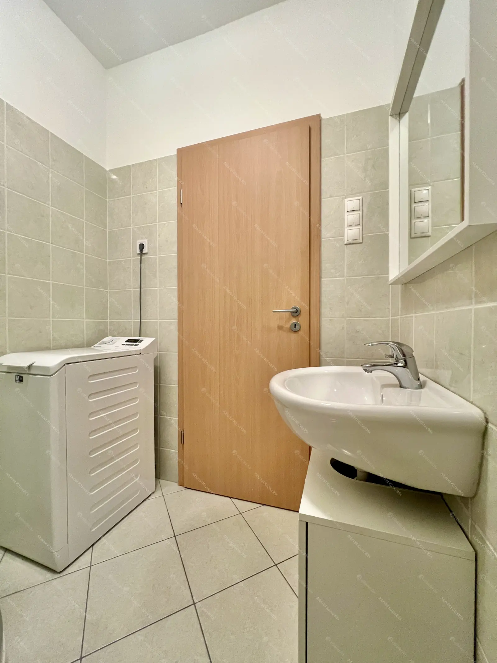 Kiadó albérlet 200000 Ft/hó áron: Budapest, XIII. kerület  Pap Károly utca. Mérete: 37 nm, 1 szobás | Alberlet.hu - 6658537