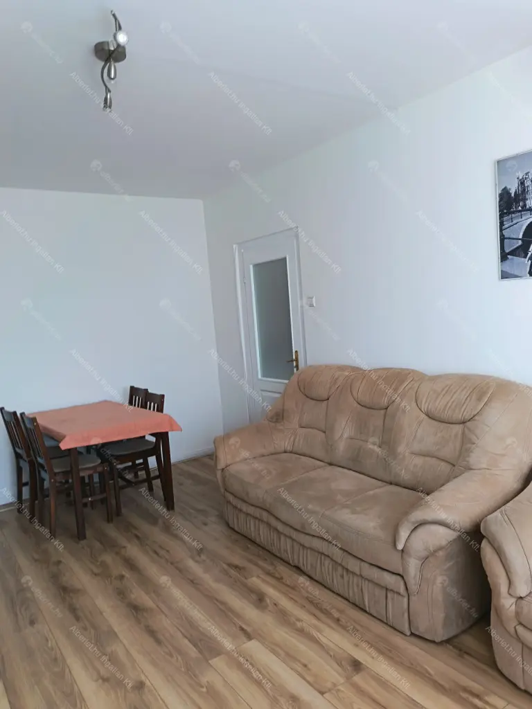 Kiadó albérlet 220000 Ft/hó áron: Budapest, XIII. kerület  Párkány utca. Mérete: 35 nm, 1 szobás | Alberlet.hu - 6698392