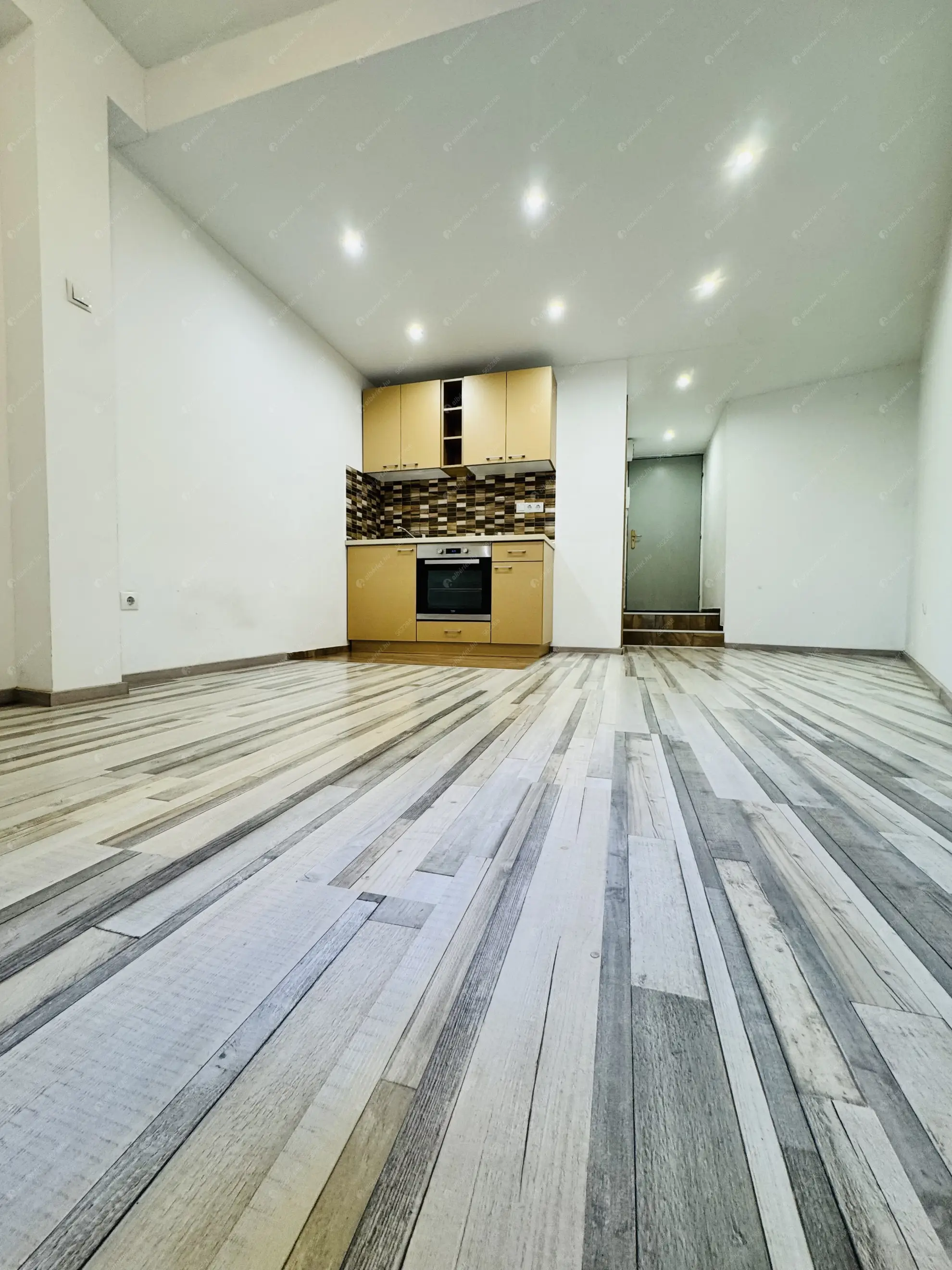 Kiadó albérlet 185000 Ft/hó áron: Budapest, XIII. kerület  Róbert Károly körút. Mérete: 29 nm, 1 szobás | Alberlet.hu - 6612193