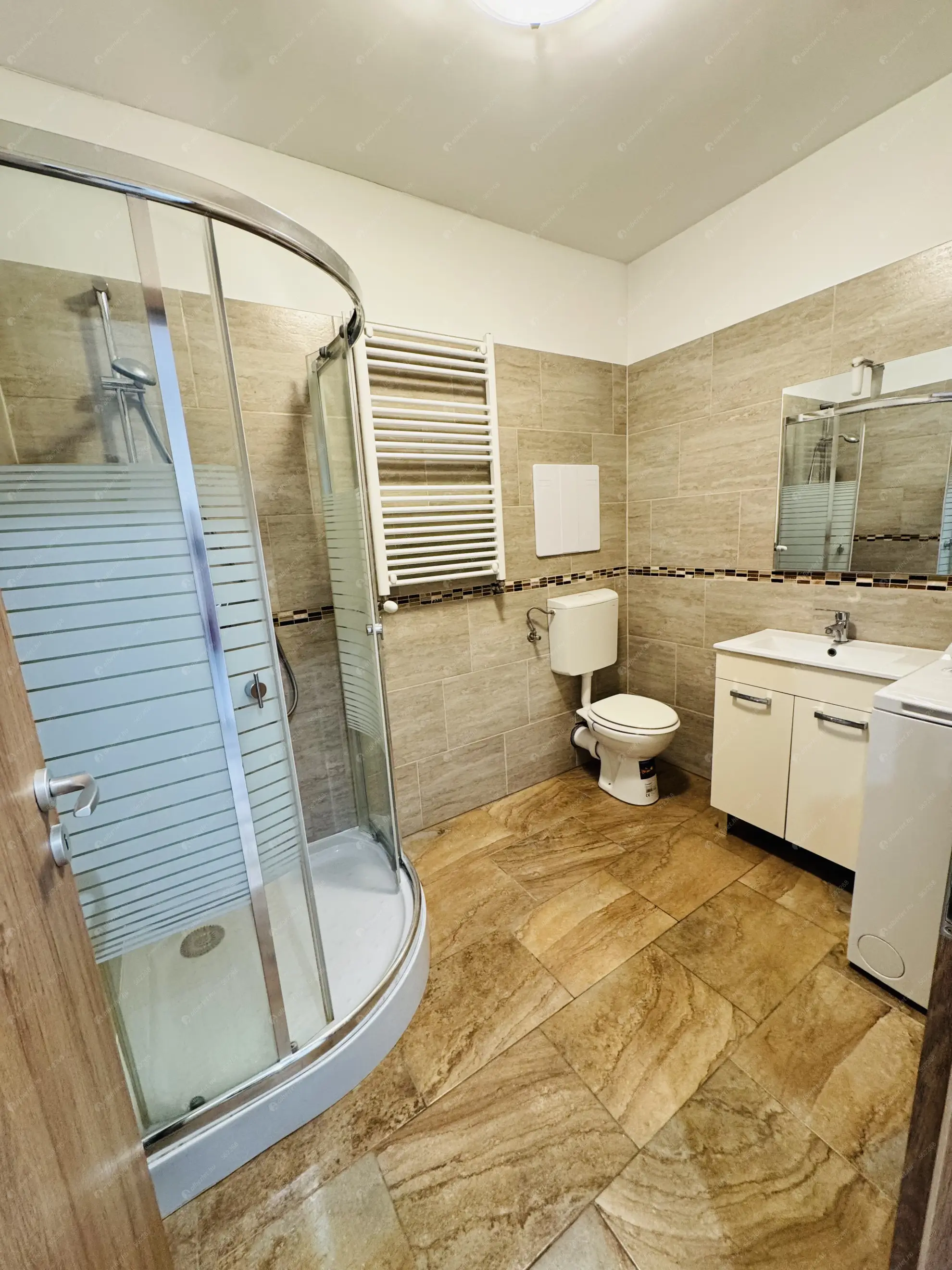 Kiadó albérlet 185000 Ft/hó áron: Budapest, XIII. kerület  Róbert Károly körút. Mérete: 29 nm, 1 szobás | Alberlet.hu - 6612222